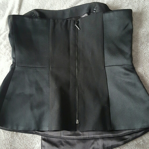 Beautiful strapless top, never worn - Picture 2 of 3